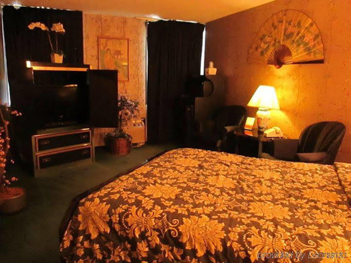 Red Carpet Inn Fanta Suites Hotel Greenwood Esterno foto