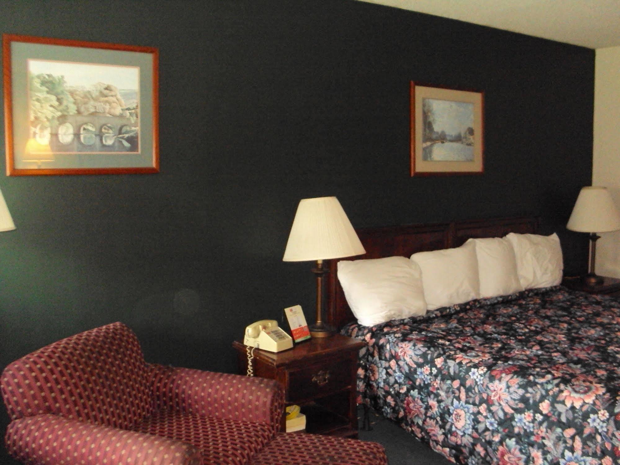 Red Carpet Inn Fanta Suites Hotel Greenwood Esterno foto