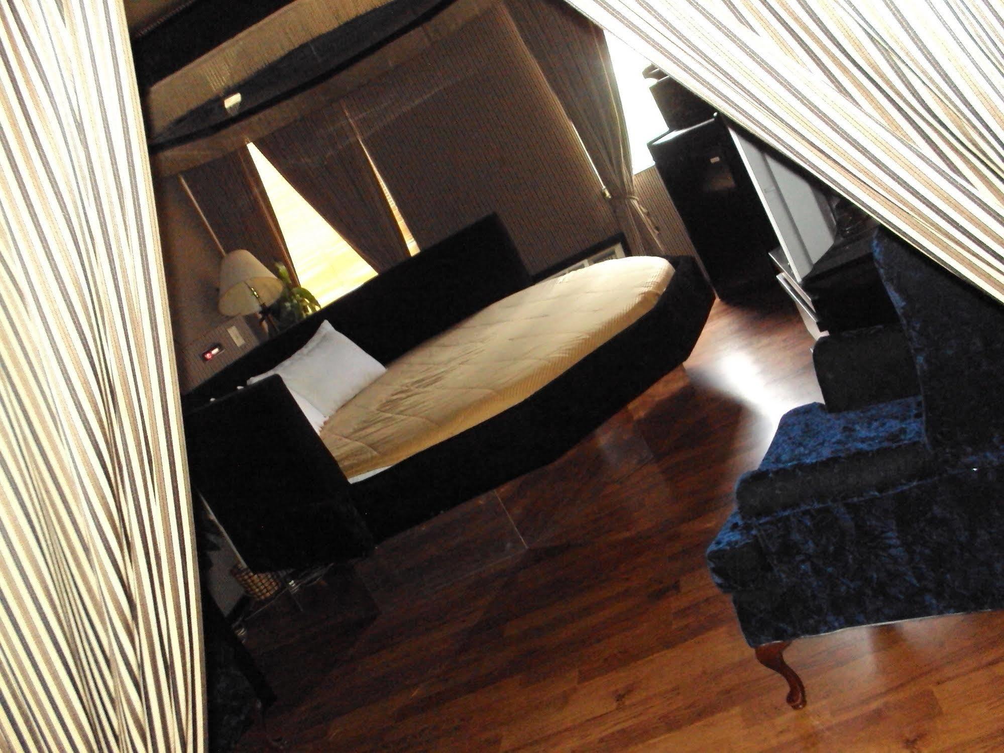 Red Carpet Inn Fanta Suites Hotel Greenwood Esterno foto
