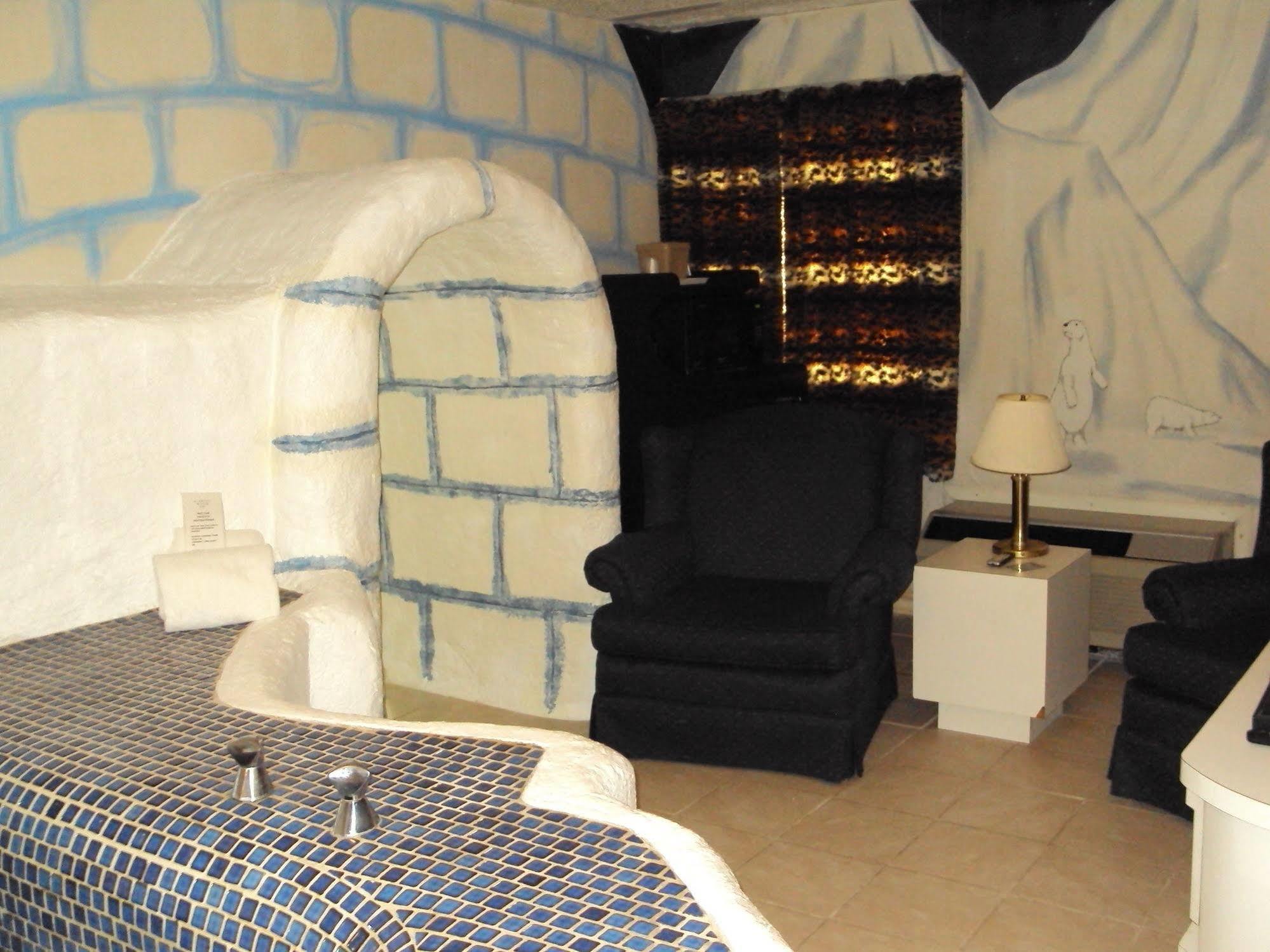 Red Carpet Inn Fanta Suites Hotel Greenwood Esterno foto