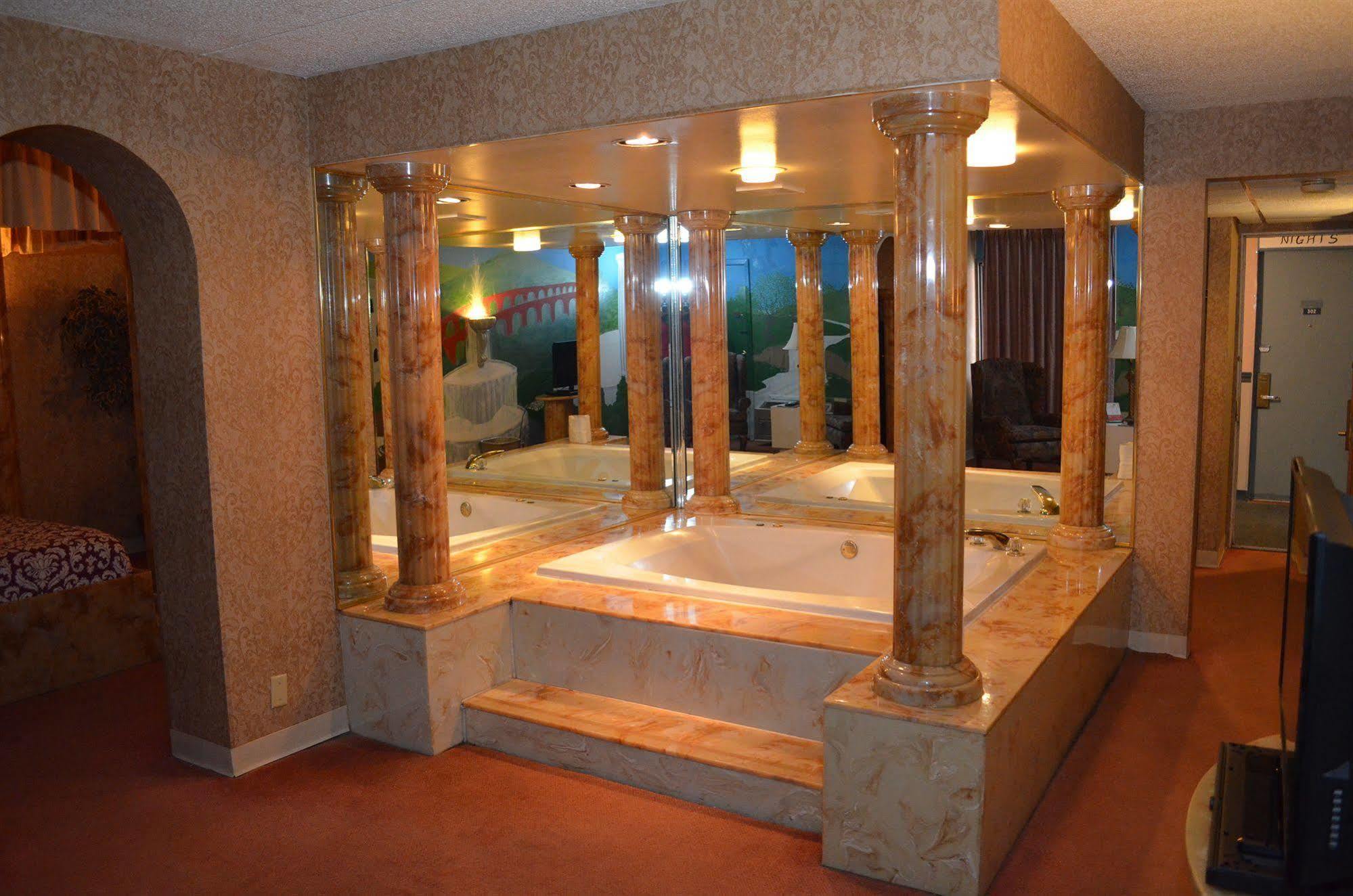 Red Carpet Inn Fanta Suites Hotel Greenwood Esterno foto